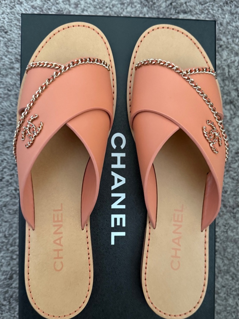 NIB Chanel Cruise Collection 2026 Interlocking CC Logo Mule Slides - Light Brown